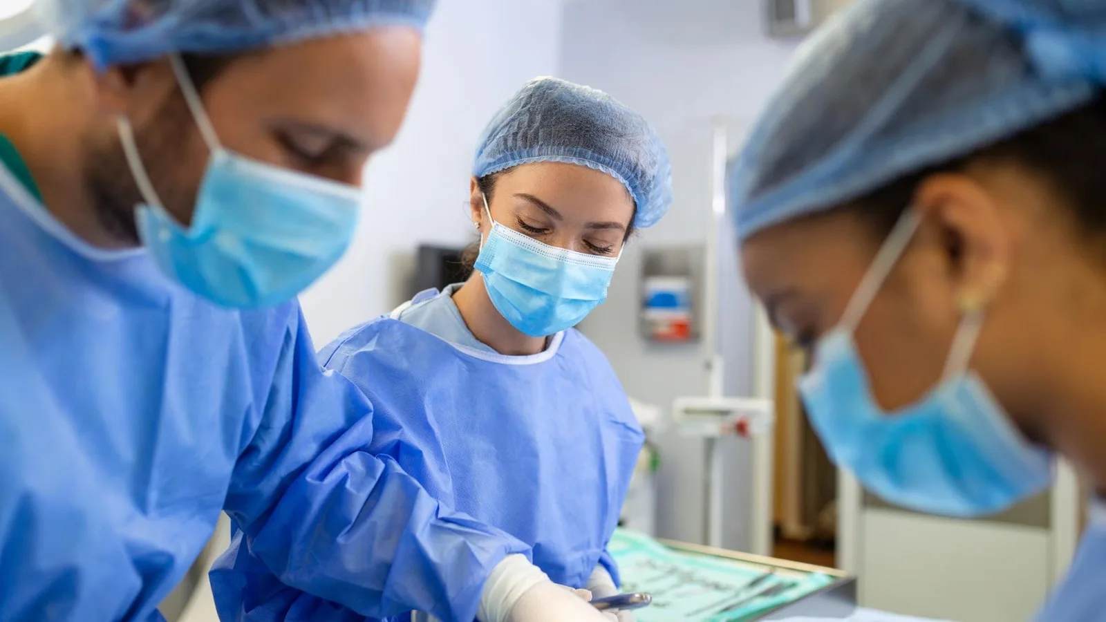 ¿Qué médico trata los quistes sebáceos?